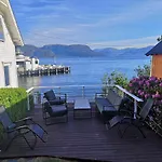 Med Badestamp * Lavik (Sogn og Fjordane)